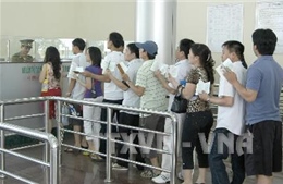 Không có chuyện &#39;bỏ học xách hàng thuê qua cửa khẩu&#39; 