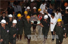 Chủ tịch nước tặng quà lực lượng cứu hộ vụ sập hầm