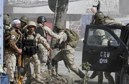 Đánh bom ở Afghanistan, nhiều cảnh sát thiệt mạng 