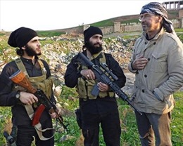 Nhà báo phương Tây lộ tin sốc về 10 ngày sống giữa hang ổ IS