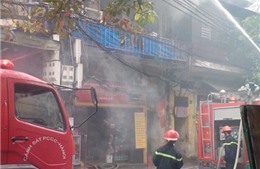 Cháy lớn tại phố Hàng Bồ ở Hà Nội 