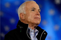 Thượng nghị sĩ Mỹ John McCain thăm chớp nhoáng Afghanistan 