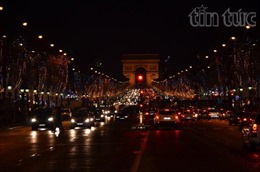 Giáng sinh trên Đại lộ Champs Elysées