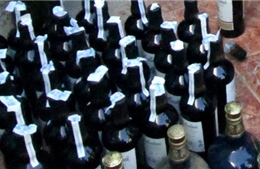 Hà Nội tạm giữ hơn 200 chai rượu ngoại nhập lậu