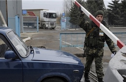 Ukraine mở lại cửa khẩu với Crimea