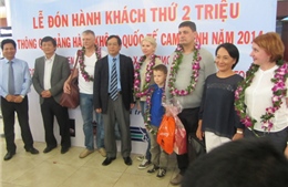 Sân bay Cam Ranh đón hành khách thứ 2 triệu