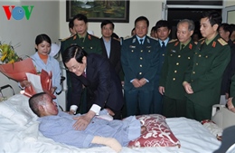 Chủ tịch nước thăm quân nhân bị nạn vụ máy bay rơi