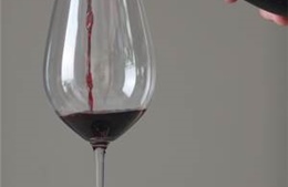 Rượu vang sủi và đậu thăng là hai món chính trong dịp Năm mới ở Italy 