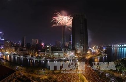 Rực rỡ pháo hoa chào năm mới tại TP Hồ Chí Minh