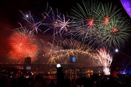 Sydney lung linh pháo hoa đón năm mới