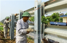 Xe máy cố băng ngang đường ray, một phụ nữ thiệt mạng