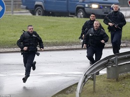 Cảnh sát truy đuổi dồn dập hung thủ xả súng Charlie Hebdo