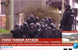 Tay súng bắn chết 2 người, bắt 6 con tin tại Paris