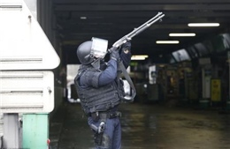 Video cảnh sát Pháp bao vây hiện trường vụ xả súng thứ 3