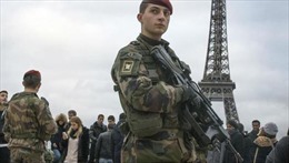 Pháp duy trì cảnh báo an ninh cao nhất sau khủng bố 