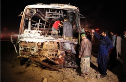Pakistan: Xe chở dầu đâm xe buýt, 50 người chết