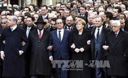 40 lãnh đạo thế giới dẫn đầu tuần hành tại Paris 