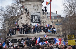 Người Pháp sôi sục tình đoàn kết trên Quảng trường Cộng hoà  