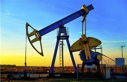 Giá dầu xuống mức thấp nhất trong 6 năm 