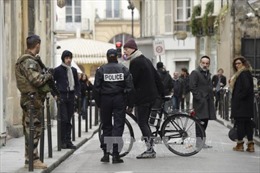 Pháp bắt giữ 12 người liên quan khủng bố