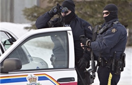 Hai cảnh sát Canada bị bắn trọng thương