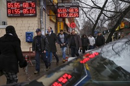Sự sụp đổ của đồng ruble đe dọa 9 nền kinh tế 