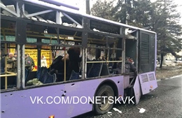 Trạm xe buýt Donetsk trúng đạn pháo, 13 người thiệt mạng