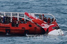 Tìm thấy 5 thi thể nạn nhân QZ8501 vùi dưới bùn
