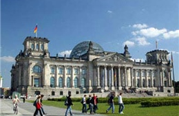 Tờ rơi đe doạ khủng bố rải quanh Nhà quốc hội Đức