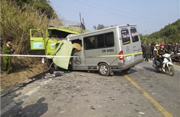 Xe khách đâm trực diện xe tải, 9 người chết