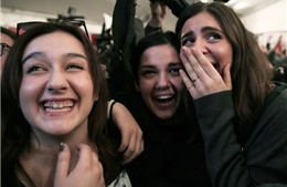 Người Hy Lạp khóc trong vui sướng với tin đảng cánh tả thắng cử