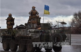 Ukraine nhập quốc tịch cho lính đánh thuê tại Donbass