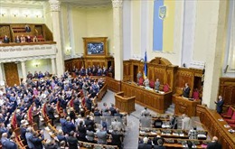Ukraine thông qua luật tước chức danh tổng thống Yanukovych