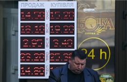 Đồng hryvnia Ukraine mất giá kỷ lục 30%