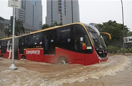 Indonesia: Thủ đô Jakarta ngập sâu trong nước