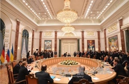 Hội nghị hòa bình Minsk kéo dài sang ngày 12/2 