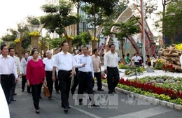 Thủ tướng đến thăm đường hoa Nguyễn Huệ