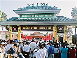 Hơn 10.000 lượt người viếng Đền thờ Bác Hồ ở Hậu Giang