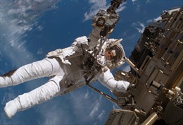 Các phi hành gia trên ISS hoàn tất chuyến ra ngoài khoảng không thứ 185