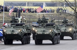 Xe quân sự Mỹ nghênh ngang sát biên giới Nga