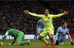 Luis Suarez lập cú đúp nhấn chìm Manchester City