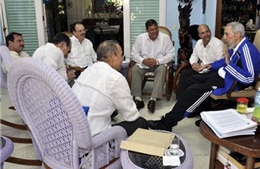 Lãnh tụ Fidel Castro gặp gỡ 5 anh hùng Cuba