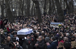 Hàng nghìn người vào viếng ông Nemtsov