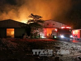 Bình Dương: Dập tắt hoàn toàn đám cháy xưởng bông 