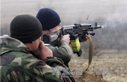 OSCE xác nhận quân đội Ukraine rút vũ khí khỏi miền Đông