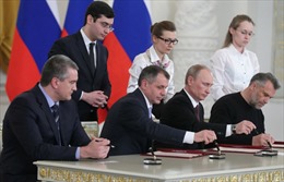 Trưng bày cây bút Tổng thống Putin ký sáp nhập Crimea