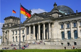 Văn phòng quốc hội Đức bị ném bom xăng 