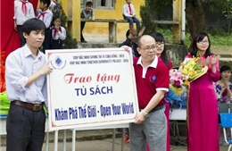 Tặng tủ sách cho học sinh nghèo Bắc Ninh