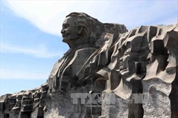 Khắc phục nứt vỡ gạch tại Tượng đài Mẹ Việt Nam anh hùng 