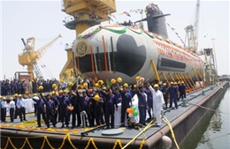 Ấn Độ hạ thủy tàu ngầm Scorpene đầu tiên